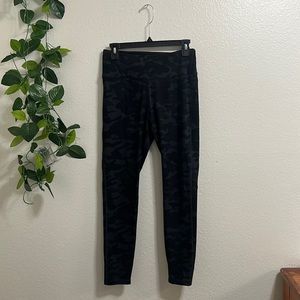 Black camo leggings — size M